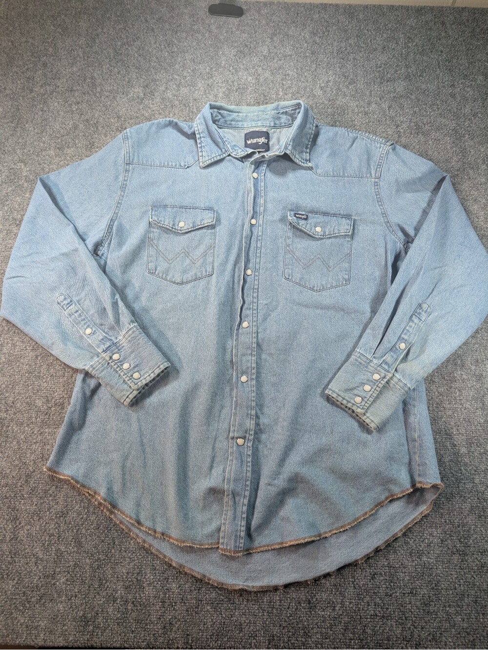 Vintage Wrangler Light Blue Denim Pearl Snap Shirt Work Utility Outdoor